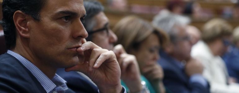 El ex secretario general del PSOE Pedro Sánchez antes de la primera votación del debate de investidura del candidato del PP, Mariano Rajoy