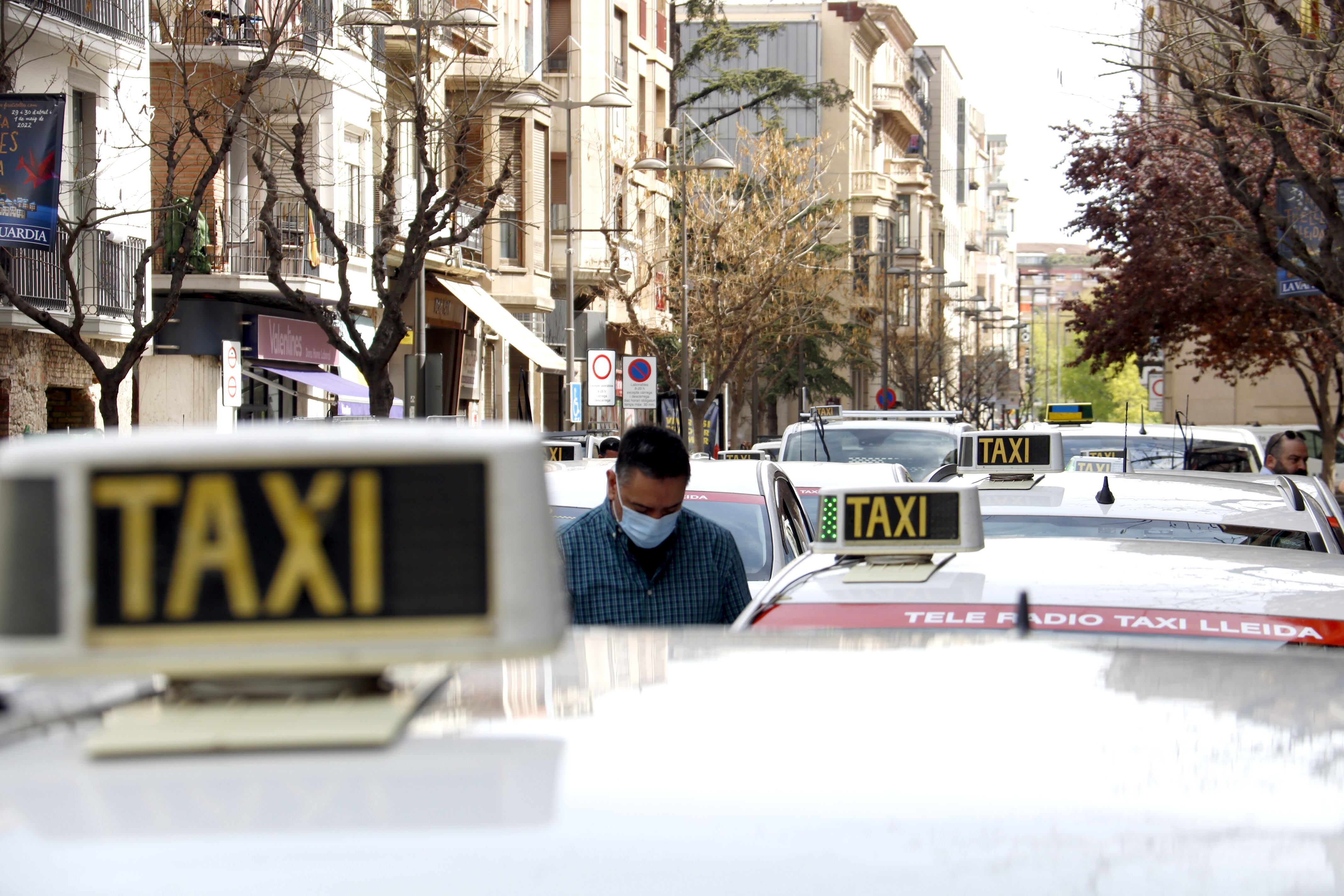 ARXIU Marxa lenta a Lleida de taxis, 11 d'abril
