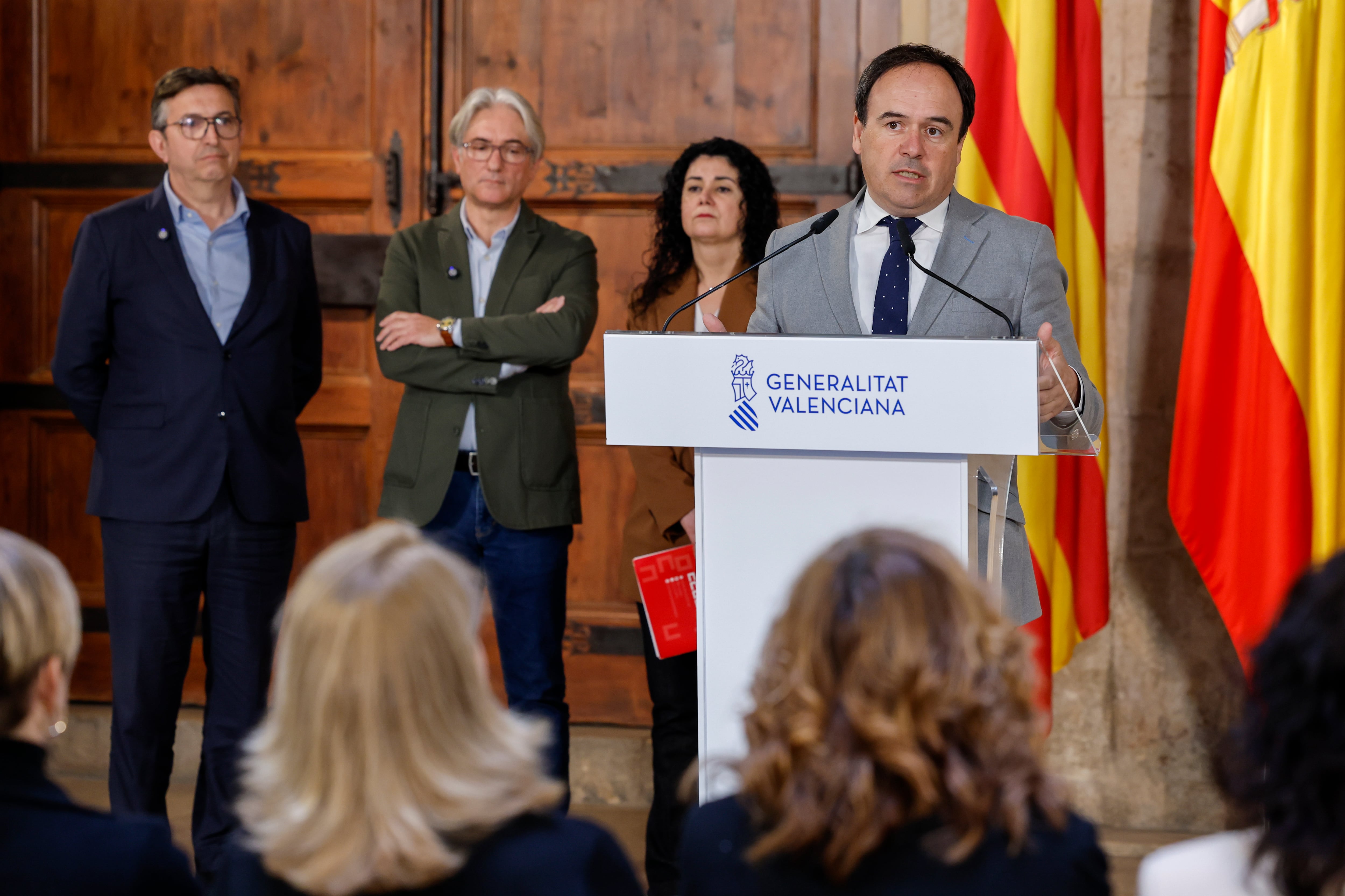 VALENCIA, 30/03/2026.- El president de la Generalitat, Juanfran Pérez Llorca, durante su comparecencia tras la reunión extraordinaria del Observatorio de la Industria y de los Sectores Económicos Valencianos, que analiza la situación actual y definirá una estrategia conjunta frente a los efectos derivados de la guerra de Irán sobre el tejido empresarial valenciano. EFE/Ana Escobar