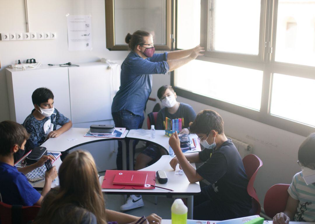 Los docentes de Fuerteventura, Tenerife y Gran Canaria se vacunarán contra el COVID-19 esta semana