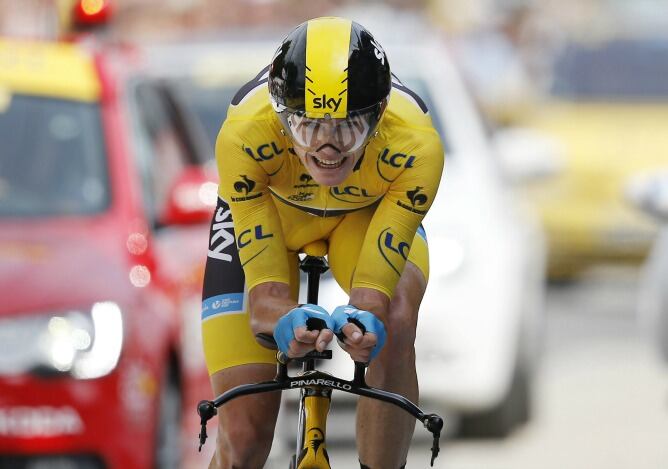 El ciclista británico Christopher Froome, del Sky, durante la contrarreloj de la decimoséptima etapa del Tour de Francia, que se ha disputado entre Embrun y Chorges (32 kilómetros), en Francia, el miércoles 17 de julio de 2013