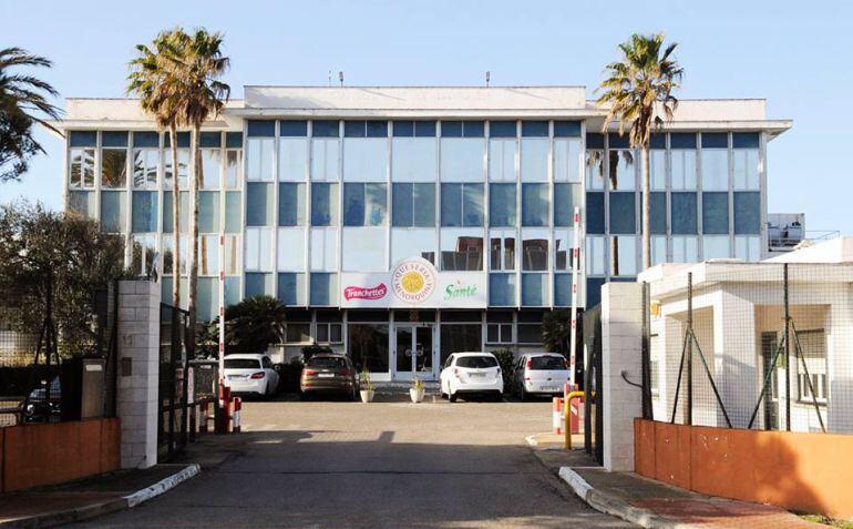 El Govern no entra en el accionariado ni impide su fusión pero garantiza los puestos de trabajo y la producción actual.