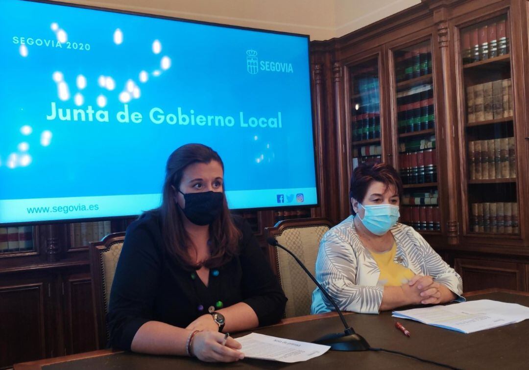 La concejala Clara Martín y la alcaldesa en la presentación de esta nueva fase que cuenta con un presupuesto total de 2.181.078 euros 
 