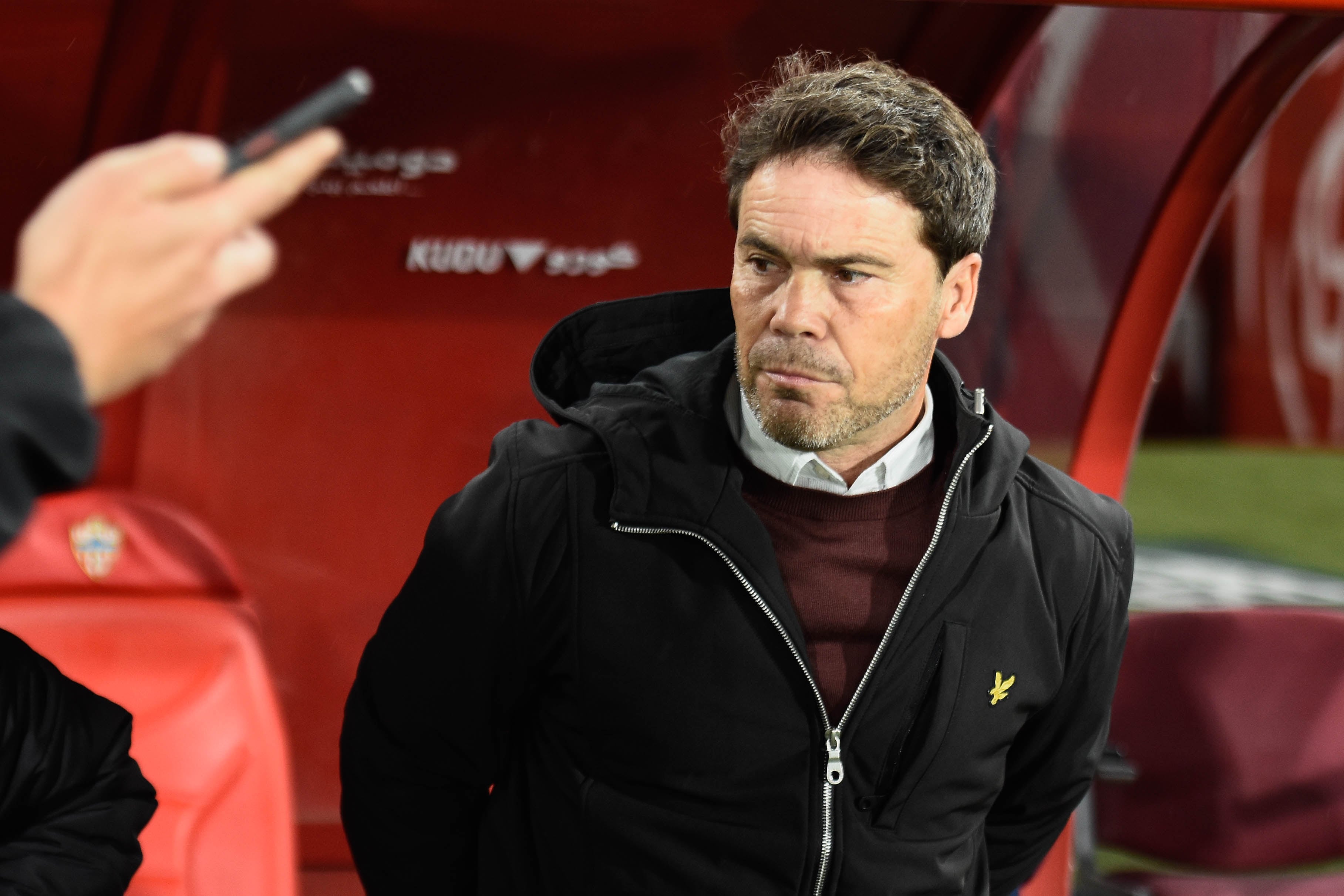 Rubi en el banquillo del Estadio de los Juegos Mediterráneos.