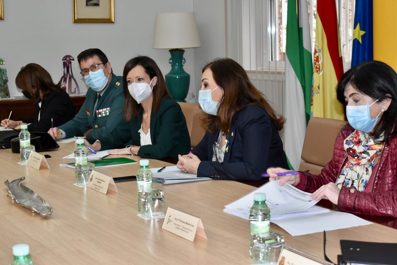 De derecha a izquierda, la vicepresidenta de la Diputación, Paqui Medina; la subdelegada del gobierno, Catalina Madueño, y la delegada del gobierno, Maribel Lozano.