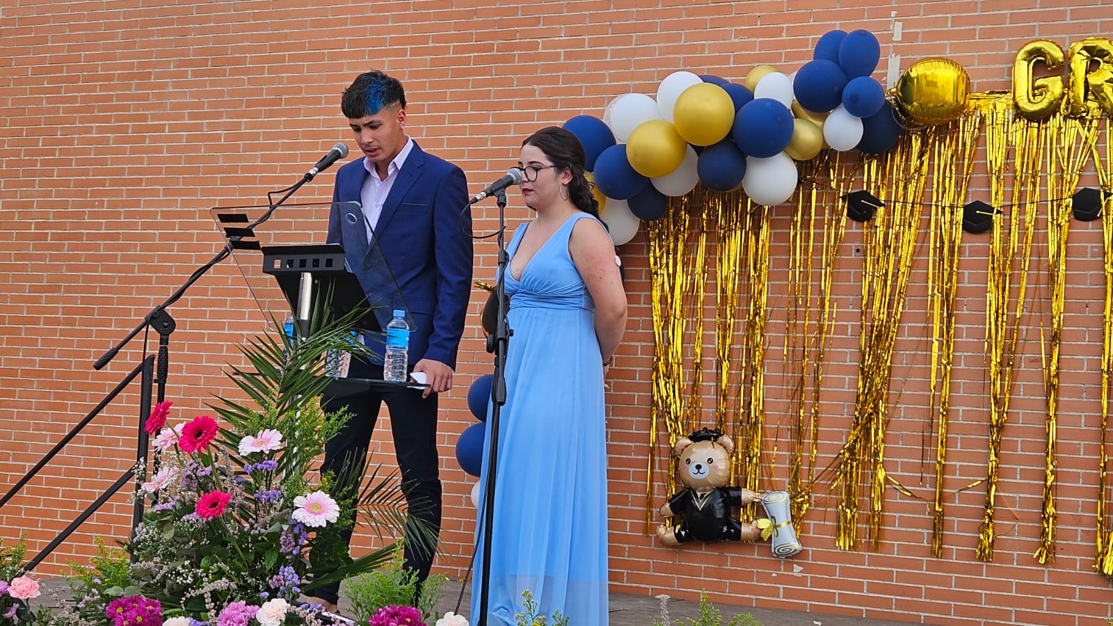 Kevin Montávez y Rocío Leiva, representantes del grupo de FP Básica de Jardineria y Composiciones Florales