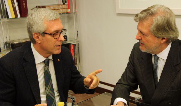 Reunió entre el ministre d'Educació, Cultura i Esports, Íñigo Méndez de Vigo, amb l'alcalde de Tarragona, Josep Fèlix Ballesteros, sobre els Jocs del Mediterrani. 