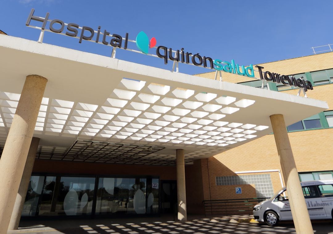 Fachada de entrada al Hospital Quirónsalud Torrevieja