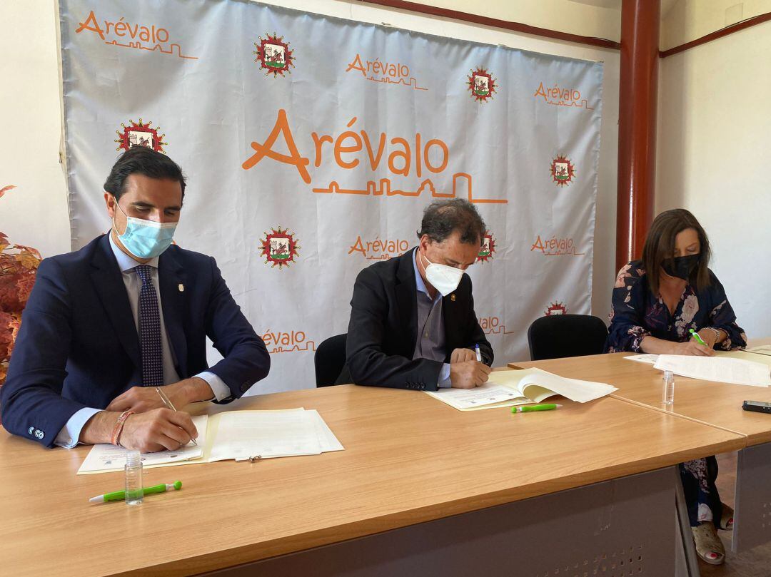 Firma del protocolo por parte de los alcaldes de Medina del Campo, Arévalo y Madrigal de las Altas Torres