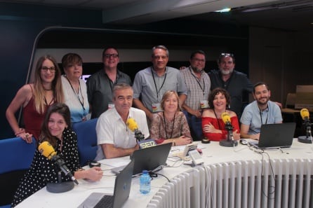 Los finalistas con Carles Francino en el estudio central de la Cadena Ser