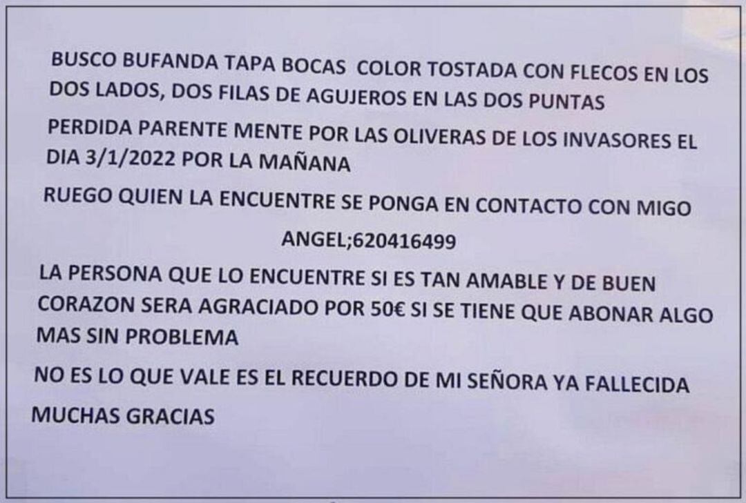 Uno de los carteles que Ángel distribuyó por Albacete para encontrar la bufanda