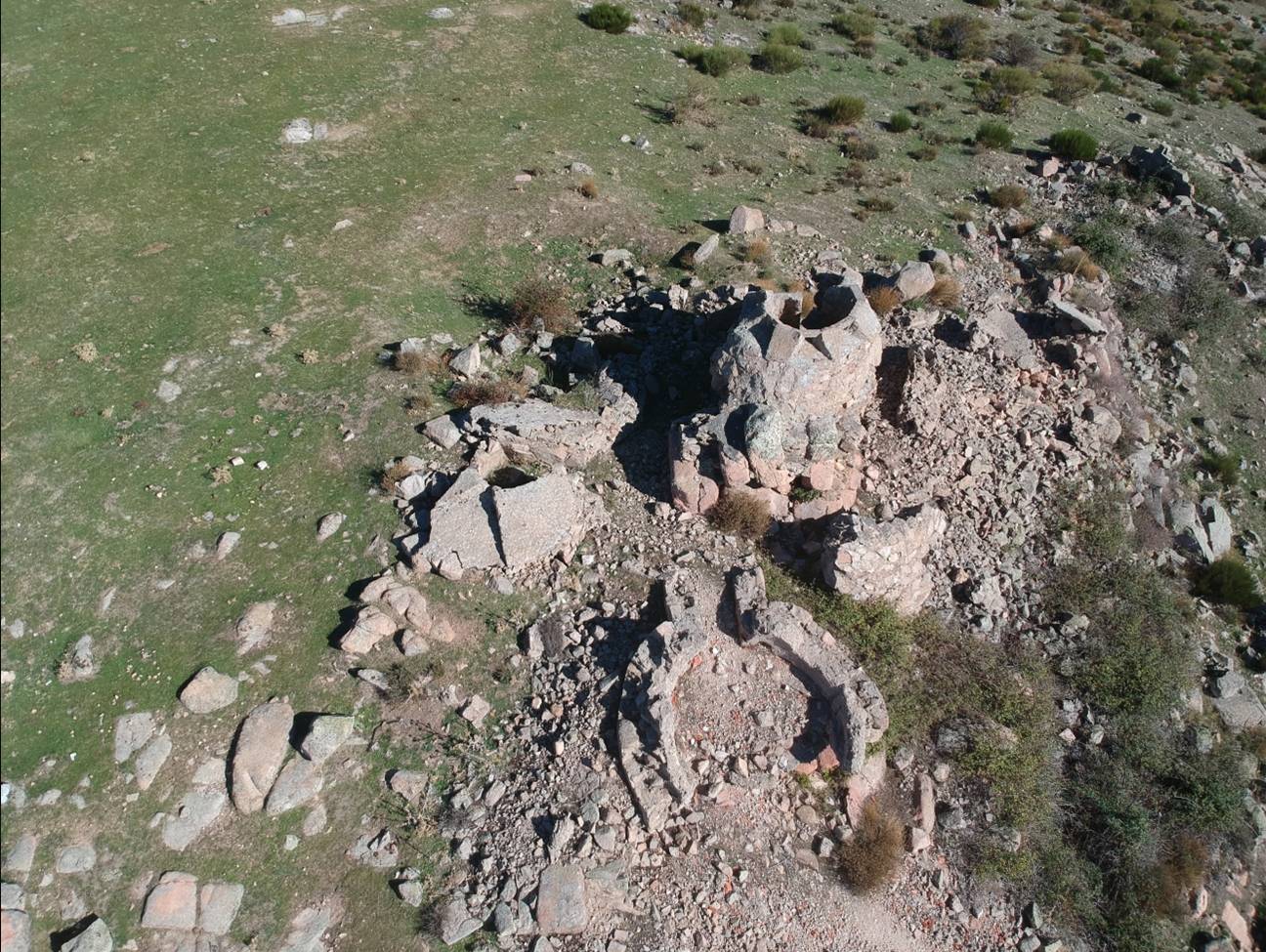 Restos de un puesto defensivo de la en Las Navas del Marqués