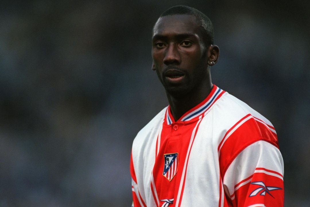 Jimmy Floyd Hasselbaink con la camiseta del Atlético de Madrid