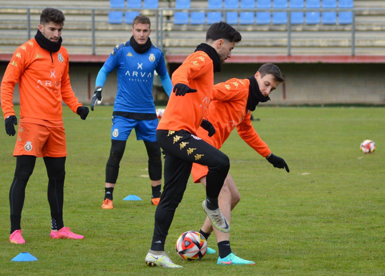 Entrenamiento de la Cultural en el Área Deportiva de Puente Castro.