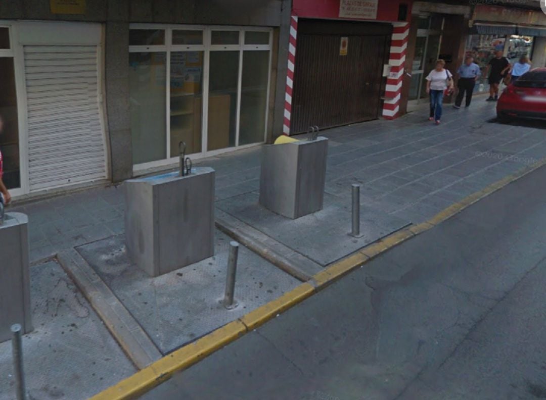 La mujer cayó en uno de los contenedores de la calle Ruiz Morote