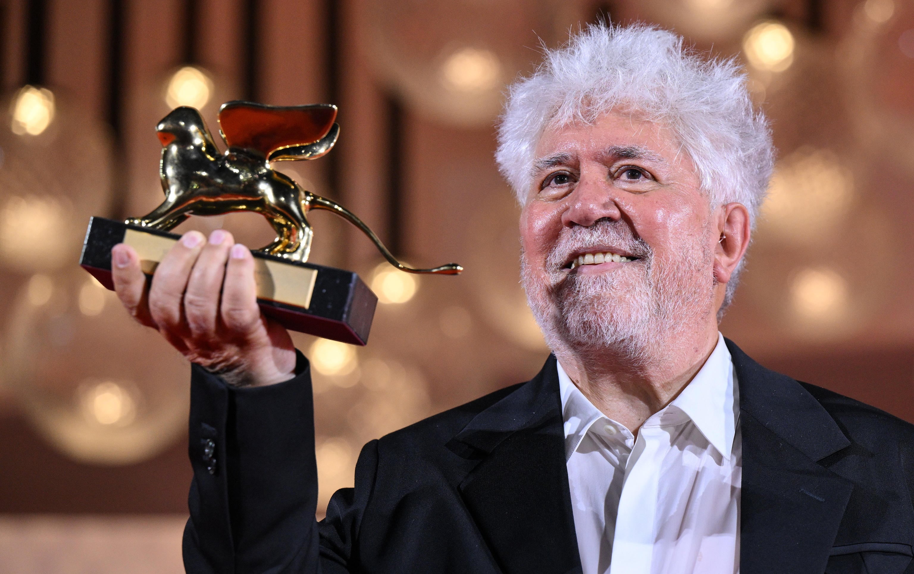 Pedro Almodóvar recoge el León de Oro en Venecia (Cine, Italia, Niza, Venecia) EFE/EPA/ETTORE FERRARI