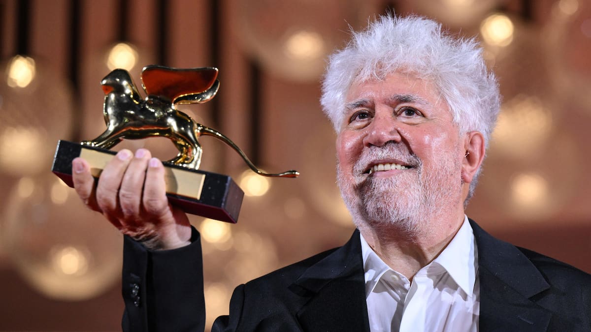 Pedro Almodóvar hace historia en Venecia y gana el León de Oro con 'La habitación de al lado'