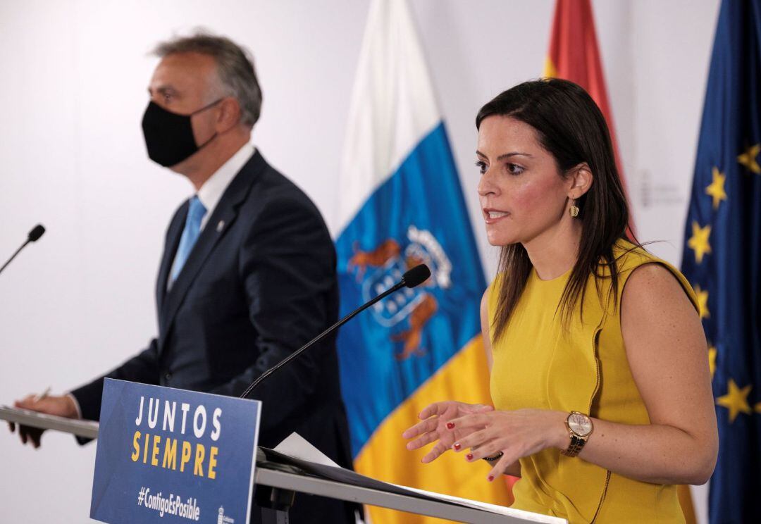 El presidente del Gobierno canario, Ángel Víctor Torres, y la consejera de Turismo, Yaiza Castilla