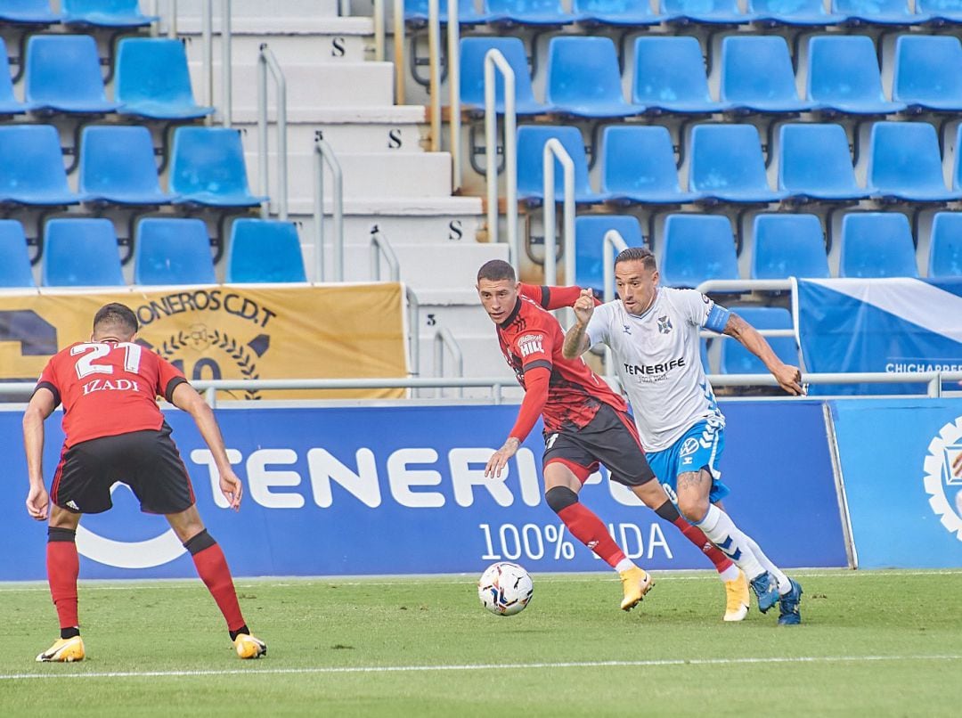 Los blanquiazules cedieron ante un Mirandés que gana por primera vez en la isla