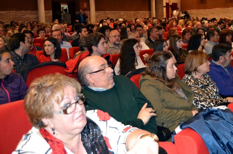Publico asistente al estreno en el Centro Cultural "Rafael Serrano" de Calzada de Calatrava