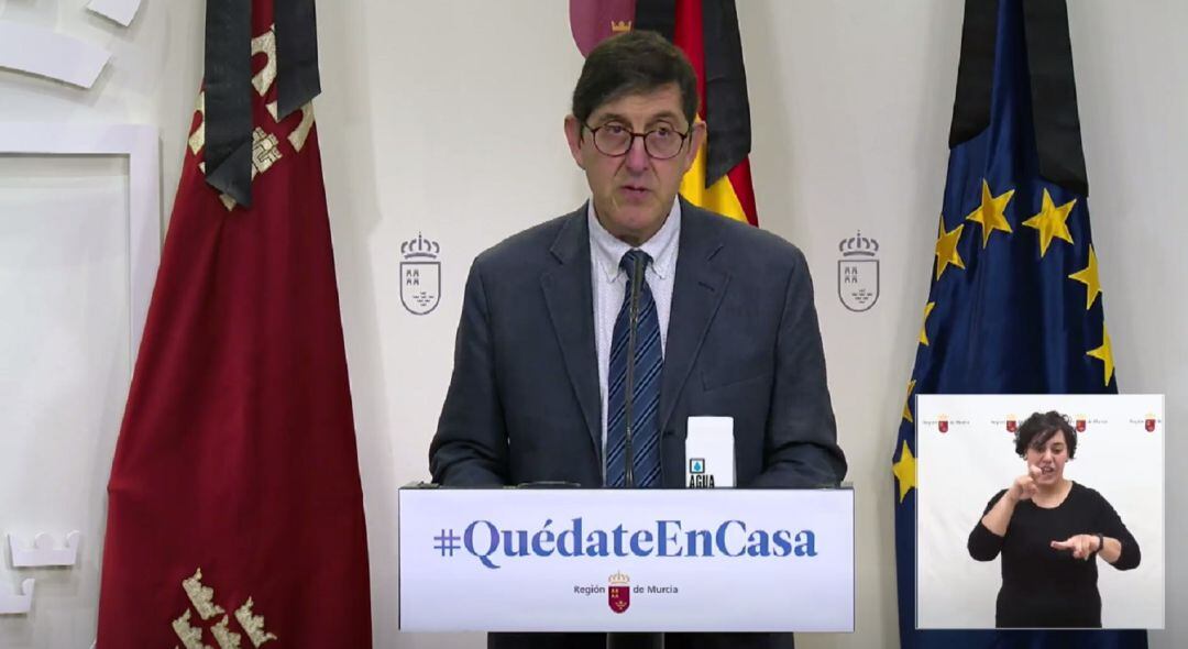 Manuel Villegas durante la rueda de prensa del viernes 3 de abril