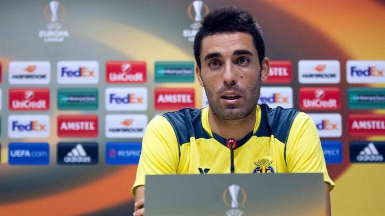 El capitán del Villarreal CF responde a los medios de comunicación en sala de prensa