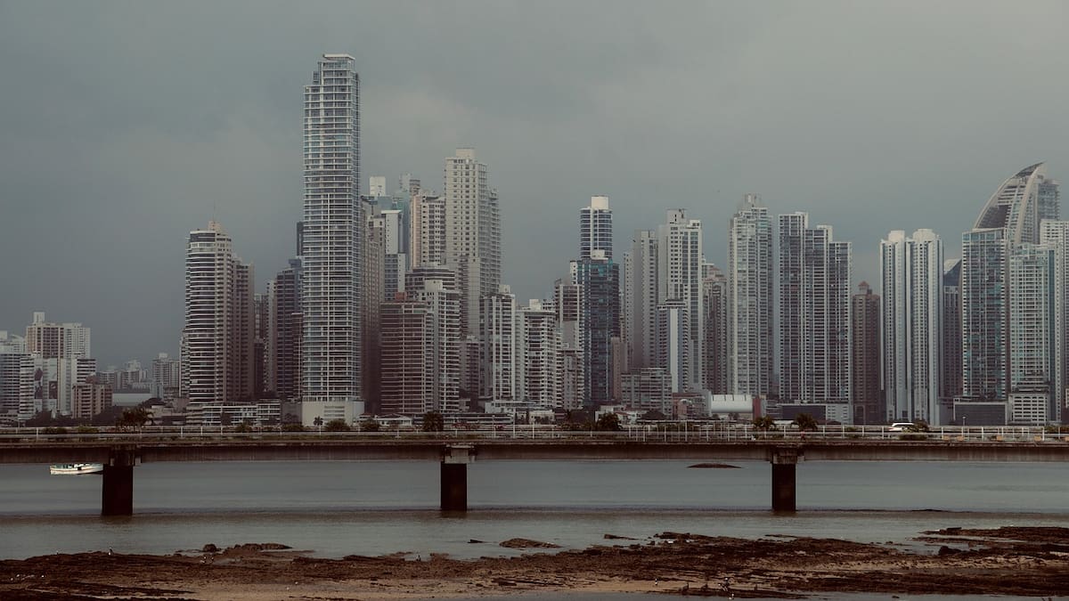 Espacio de 'Vuelta al mundo en 90 libros' sobre Panamá, con el libro 'El ahogado'