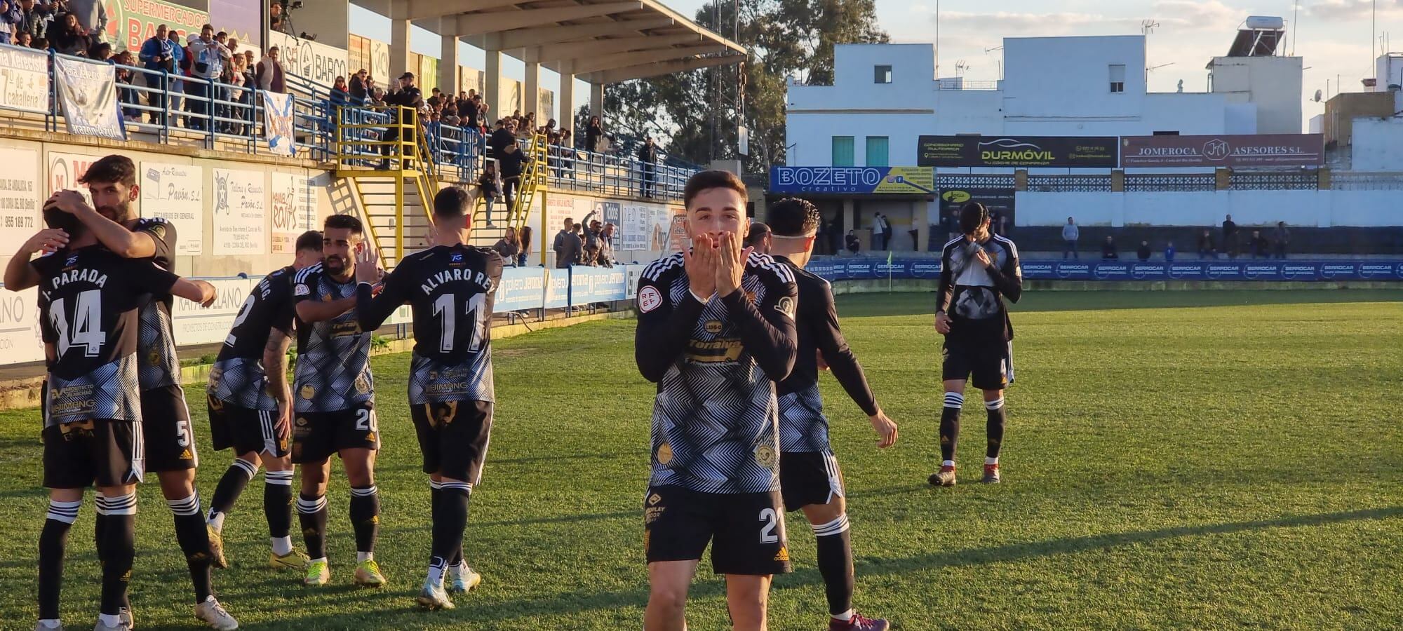 Cascajo celebra uno de los goles marcados en Coria