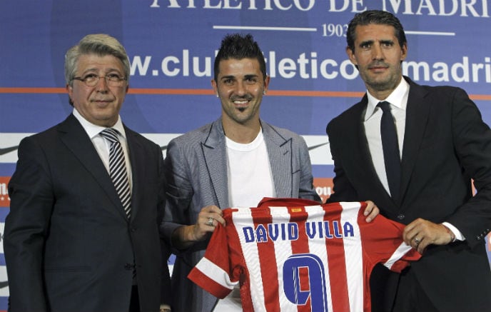 David Villa junto con Enrique Cerezo y José Luis Pérez Caminero en su presentación