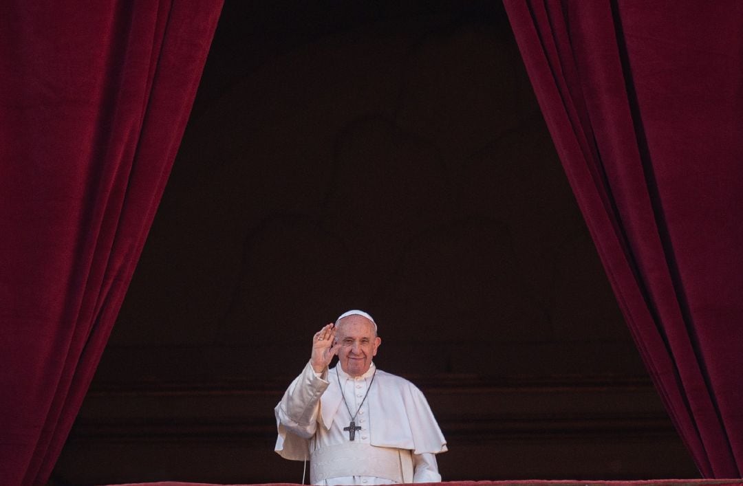 El Papa Francisco en el balcón de la basílica de San Pedro.