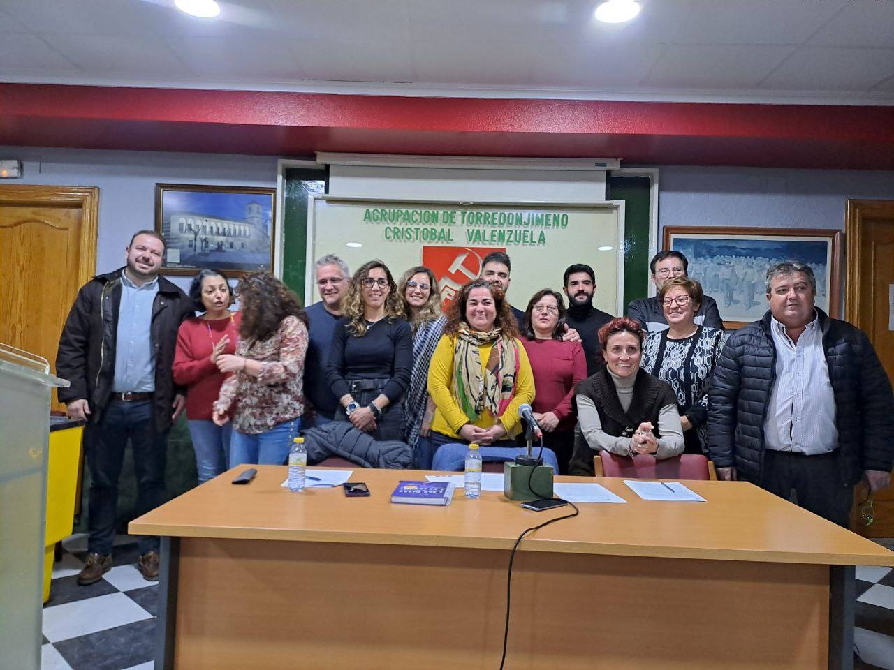 Foto de familia con la nueva dirección de IU Jaén, José Padilla a la izquierda