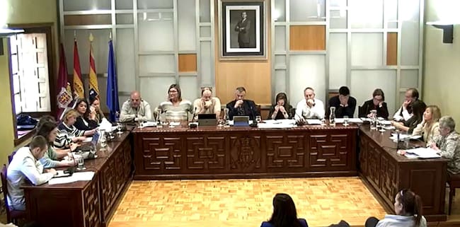 Momento del pleno en el Ayuntamiento de Jaca este 21 de abril de 2026