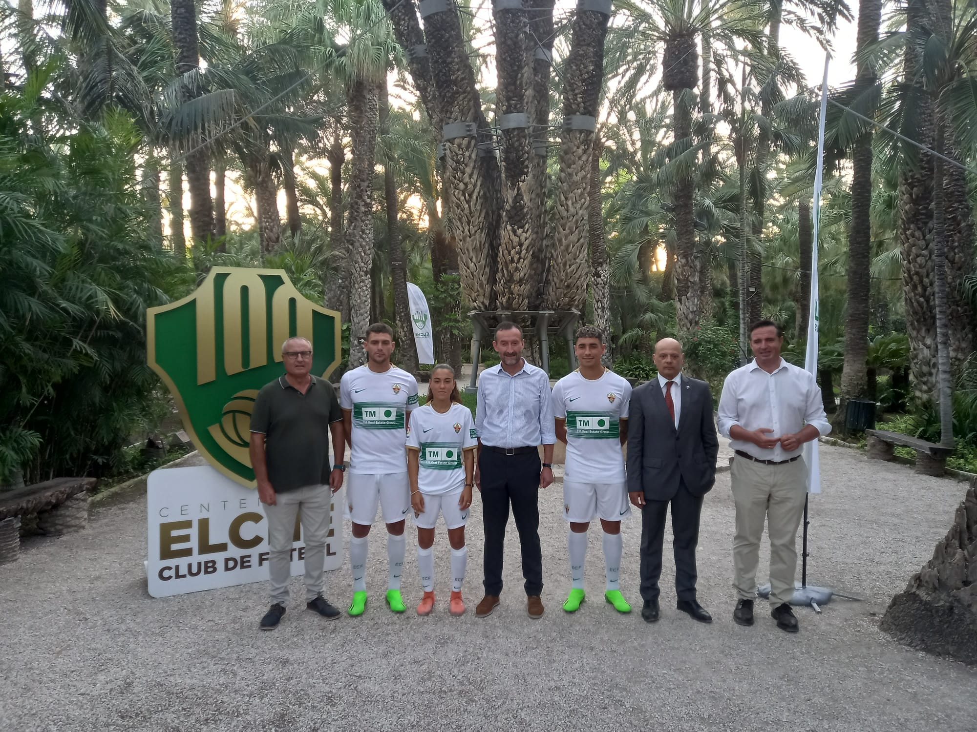 Un momento de la presentación en el Huerto del Cura de Elche