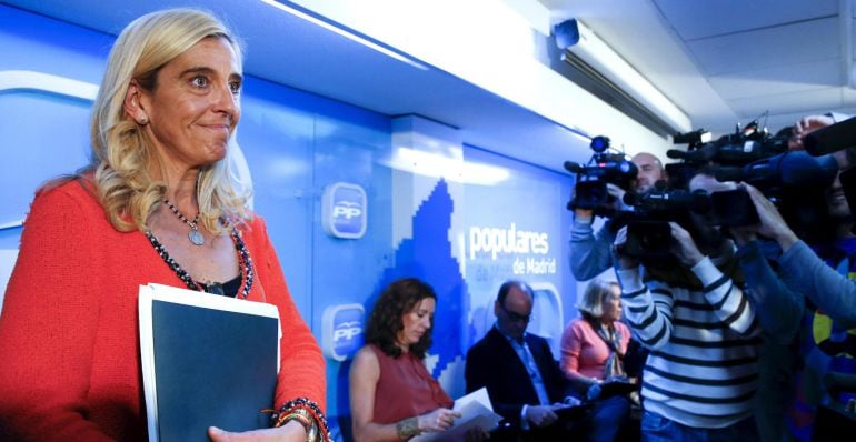 GRA365. MADRID, 12/11/2014.- La aspirante a asumir la Alcaldía de Collado Villalba, Mariola Vargas (i), durante su participación a un examen público realizado por cinco cargos del Partido Popular, esta tarde en la sede de la formación en Madrid. EFE/Chema Moya