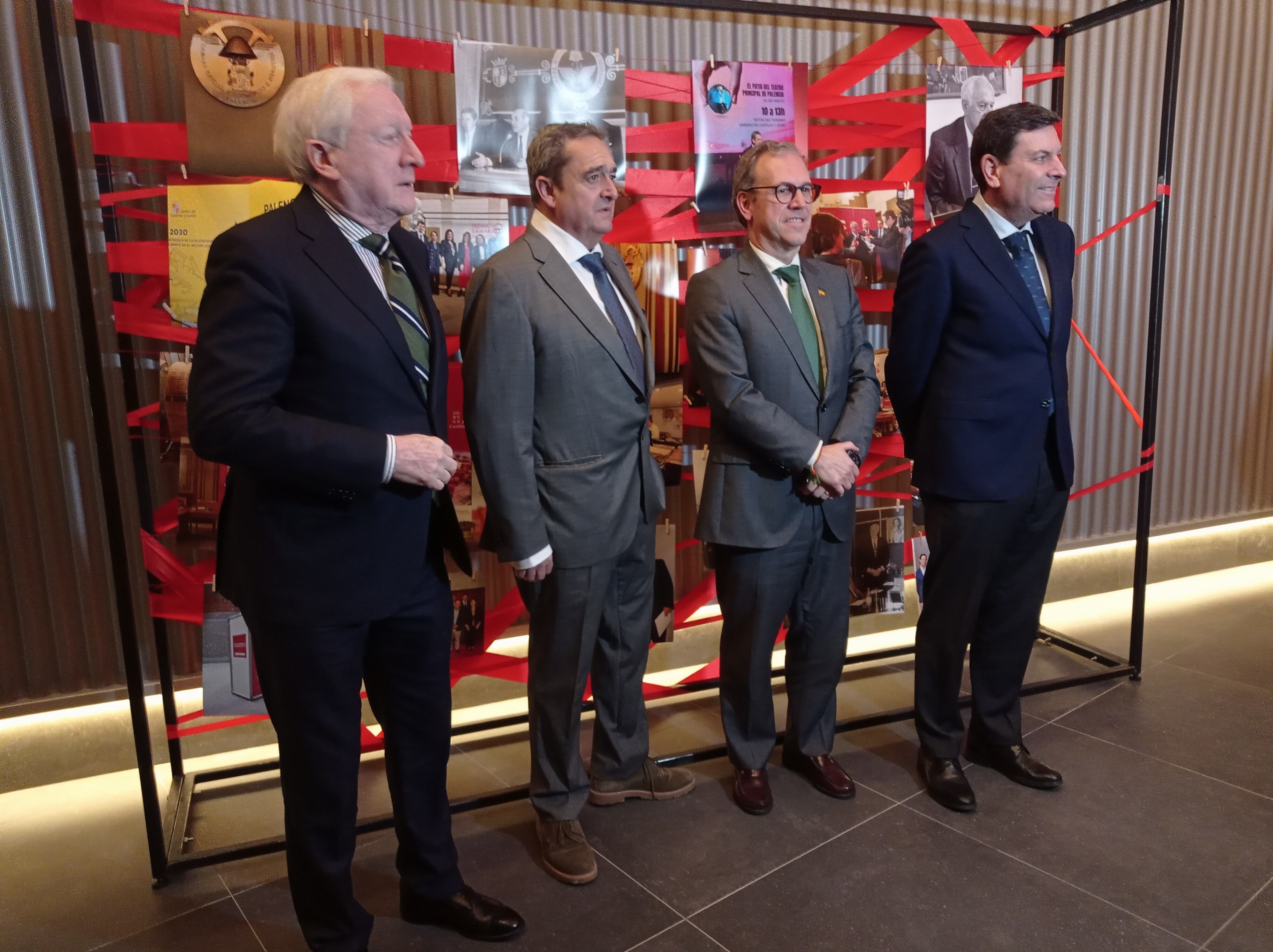 Antonio Méndez pozo, Conrado Merino, mariano Veganzones y Carlos Fernández Carriedo en el acto del 125 aniversario de la Cámara de Comercio