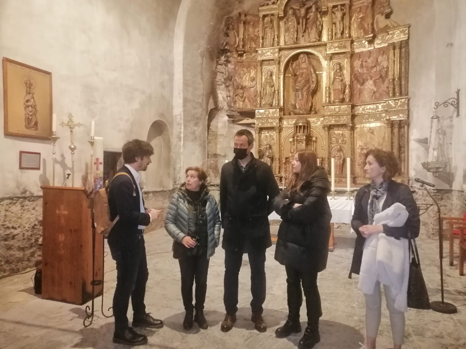 Los miembros de la comisión visitan la iglesia de Balboa