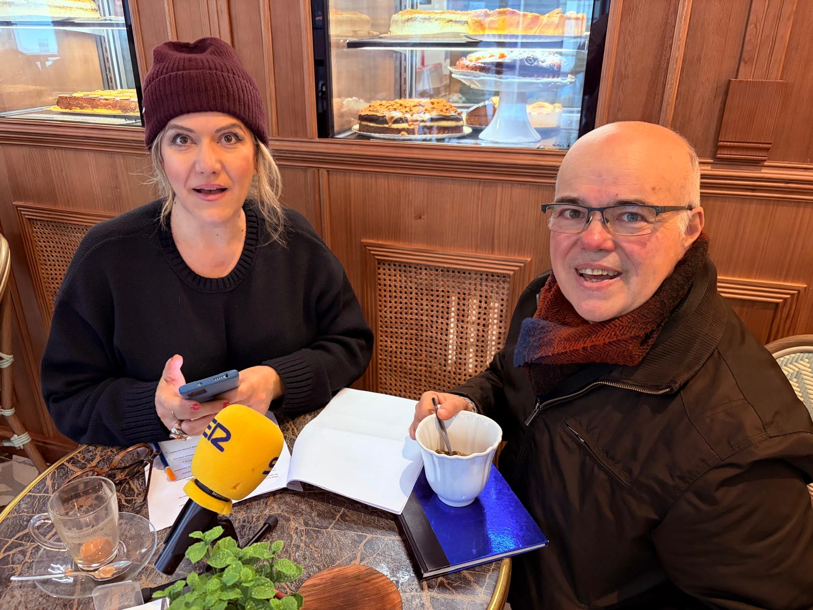 Jesús de la Rosa, catedrático experto en el estudio de la calidad del aire. Profesor de la Universidad de Huelva, junto a Ana Gil, periodista de la Cadena SER de Huelva