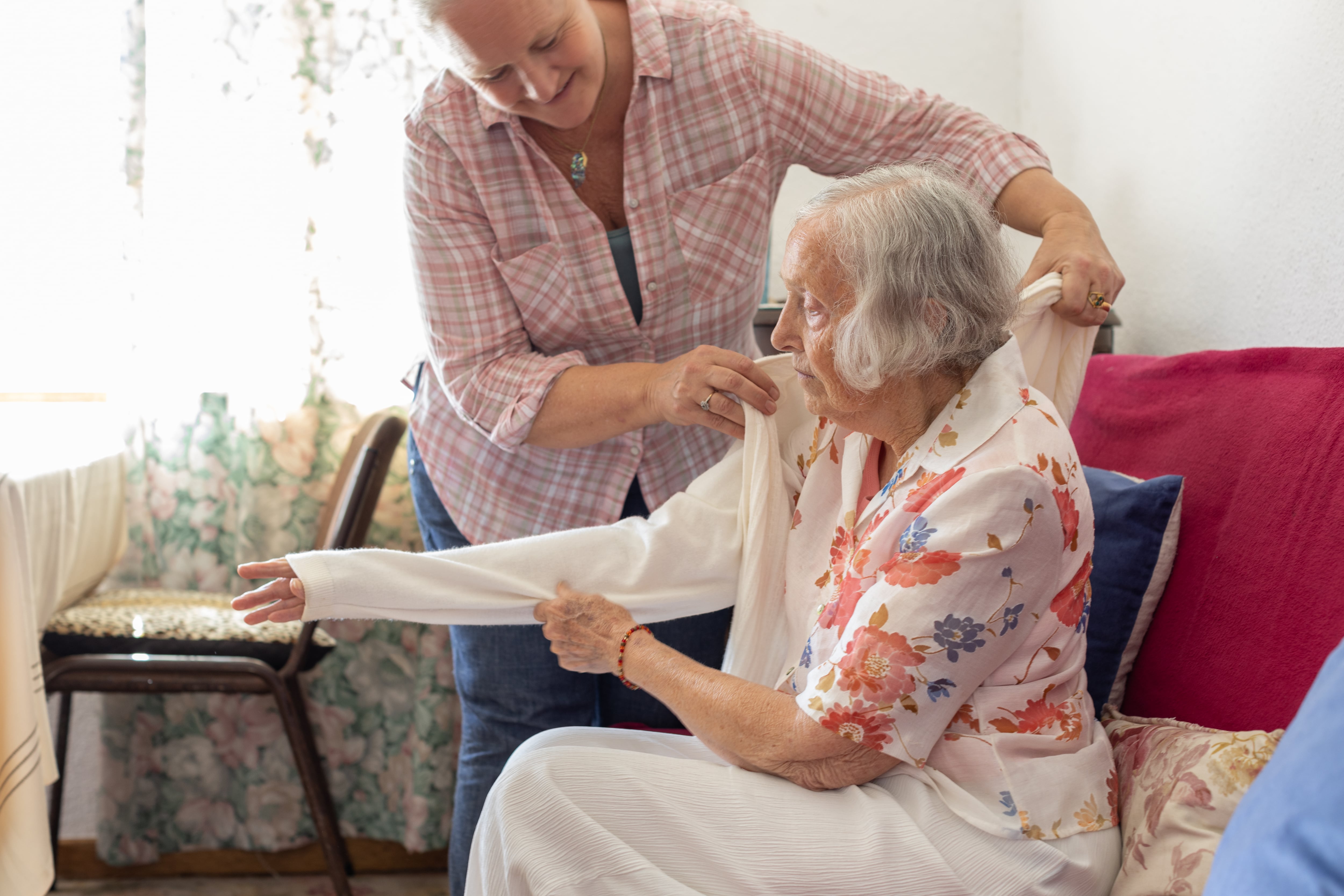 Las mujeres entre 45 y 64 años, la generación sándwich representa un 40% de todos los cuidados informales de personas mayores