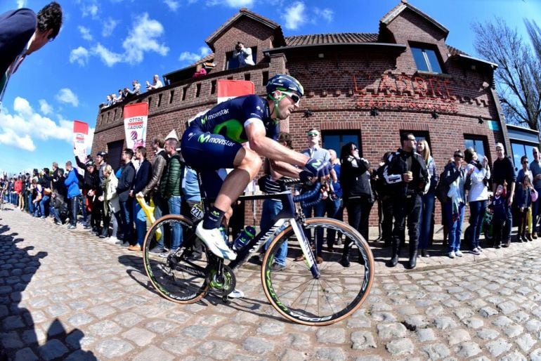 El ciclista navarro culminó una gran semana de clásicas con su noveno puesto en el infierno del norte