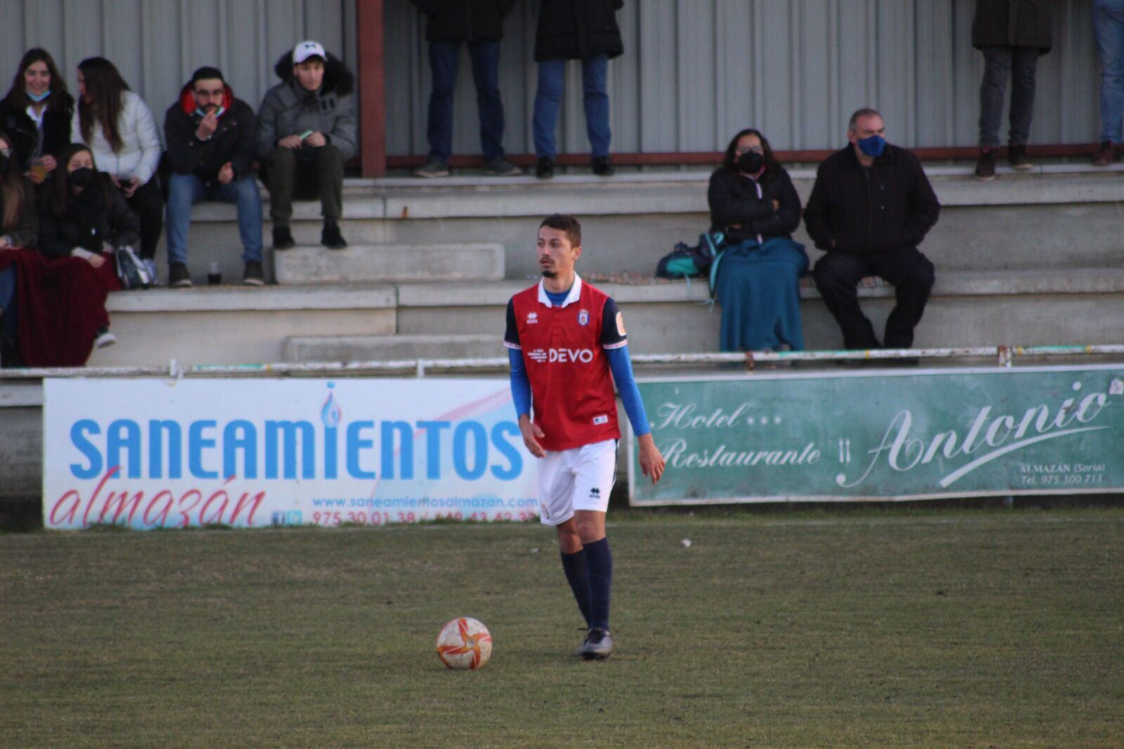 Álex Ortolá en La Arboleda, en el Almazán-Real Ávila del campeonato de liga