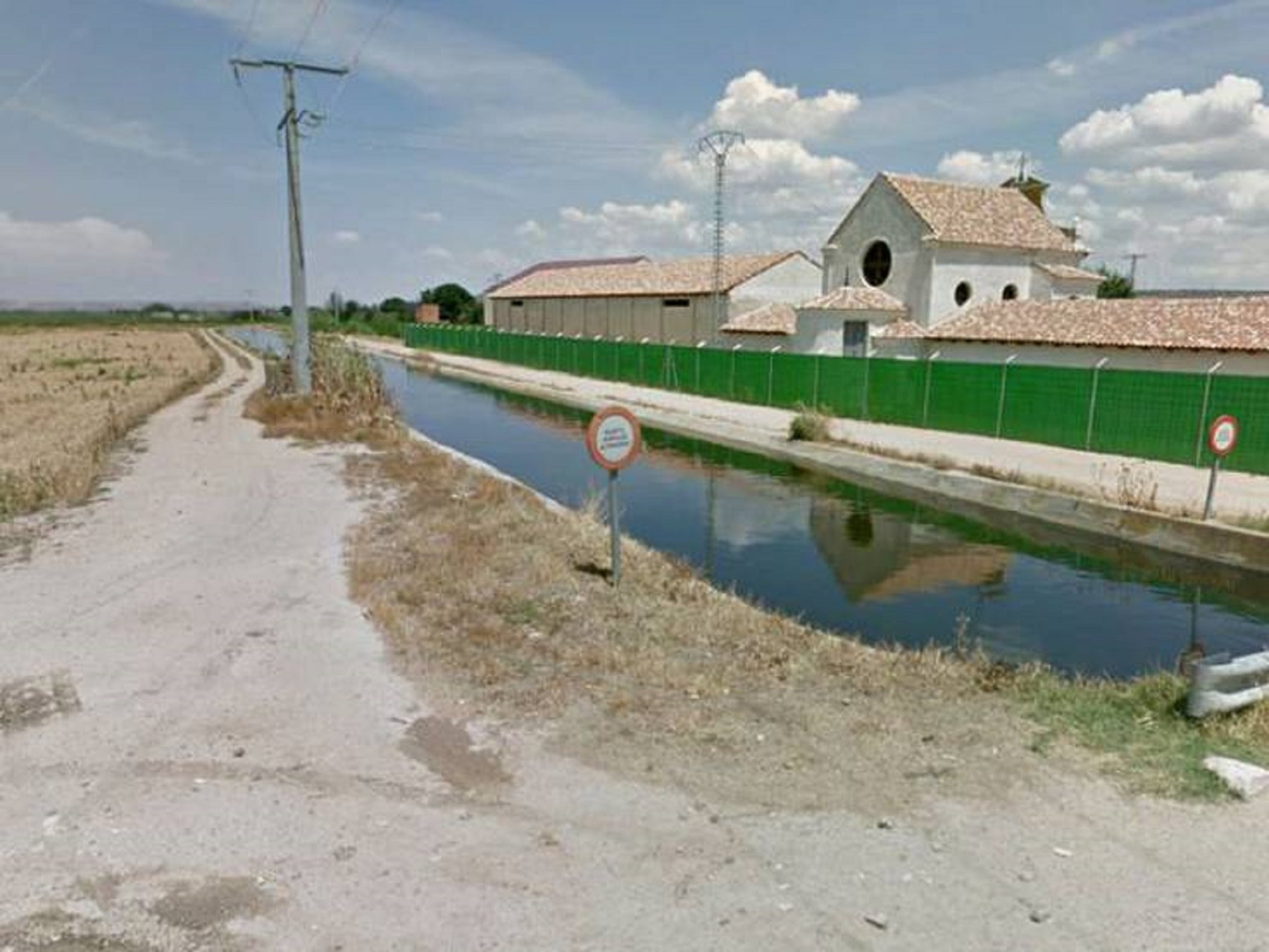 Canal del Jarama riega huertos en San Martín de la Vega o Ciempozuelos.