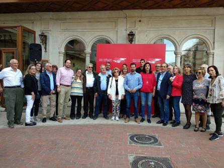 La militancia socialista y ribereña ha arropado el paso de la caravana electoral de Luis Tudanca, candidato del PSOE a la presidencia de la Jutna de Castilla y León