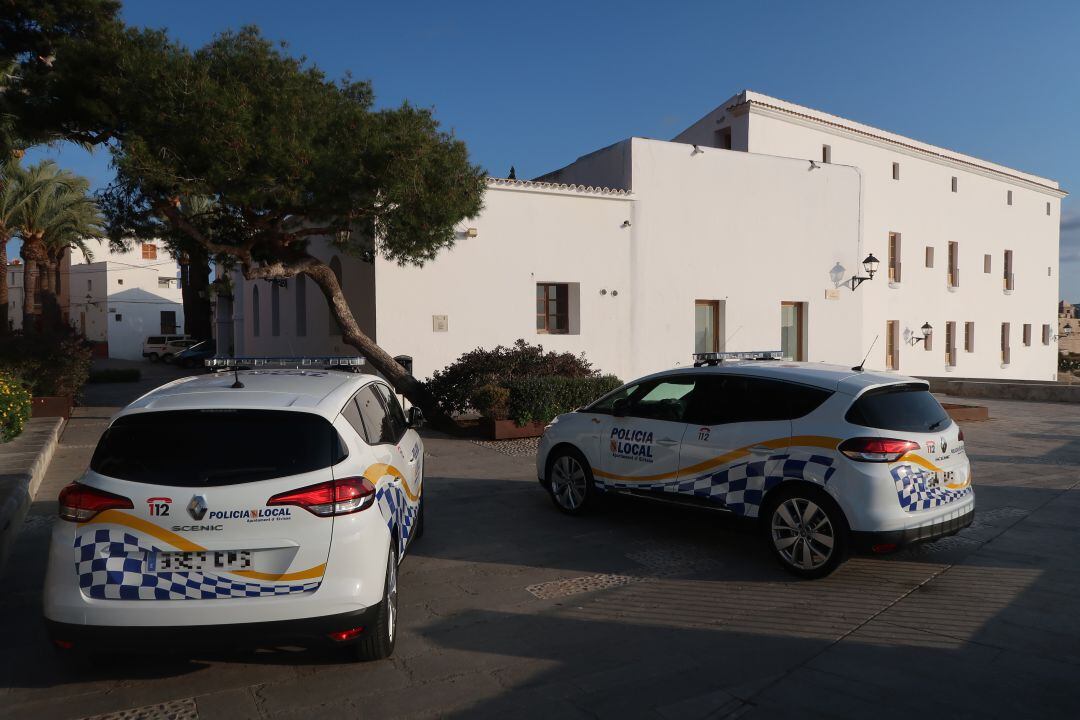 Imagen de archivo de vehículos de la Policía Local de Ibiza