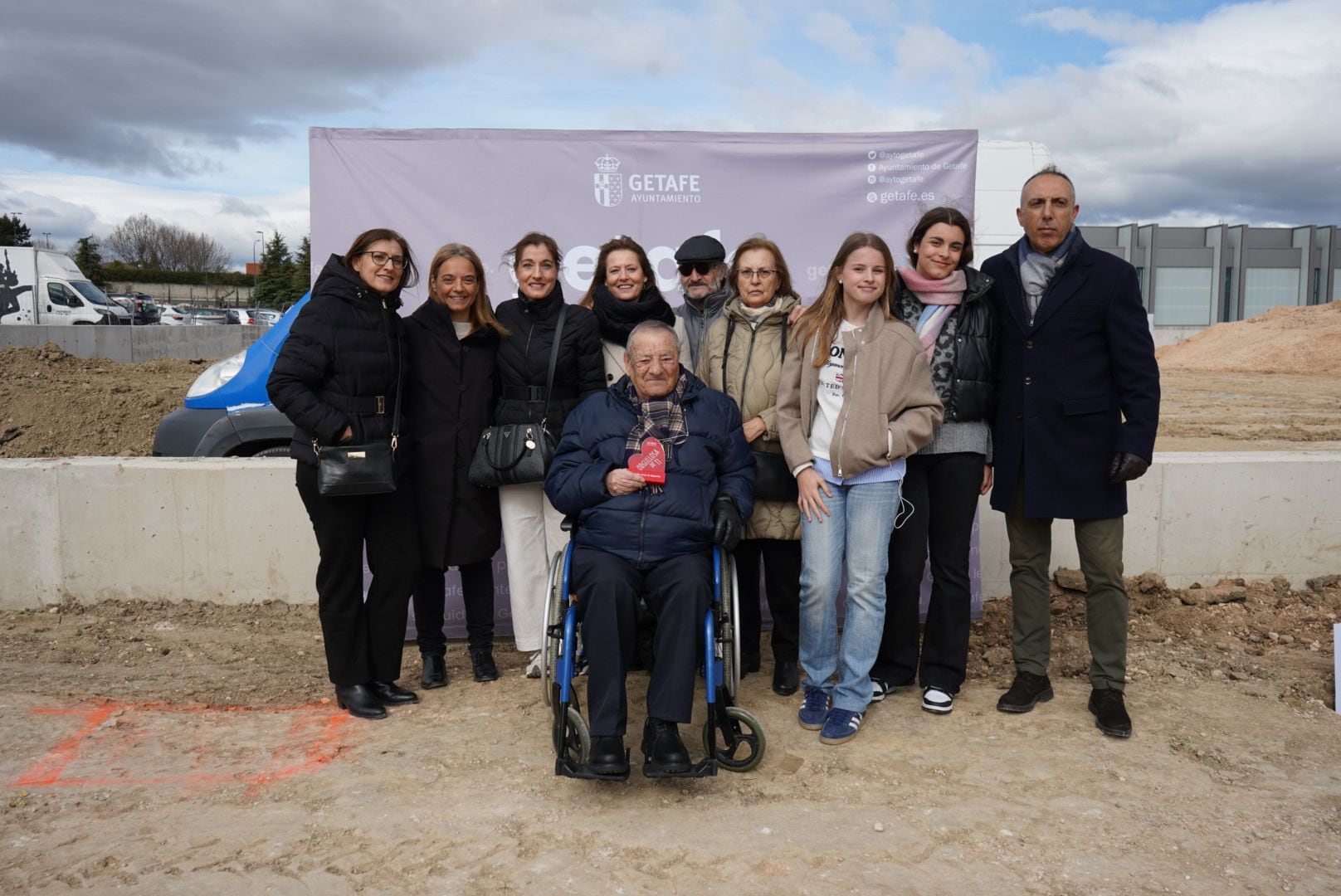Gregorio Serrano y la primera piedra de su campo de fútbol en Getafe