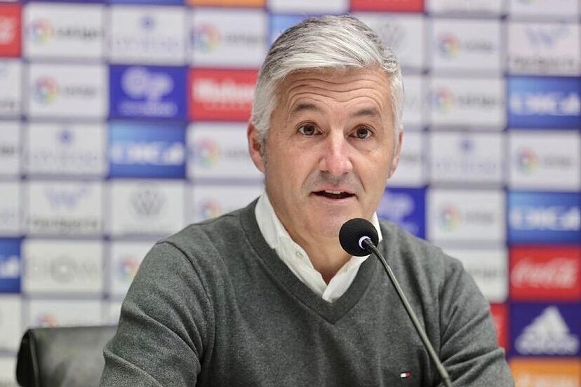 Roberto Suárez durante una rueda de prensa (Real Oviedo)