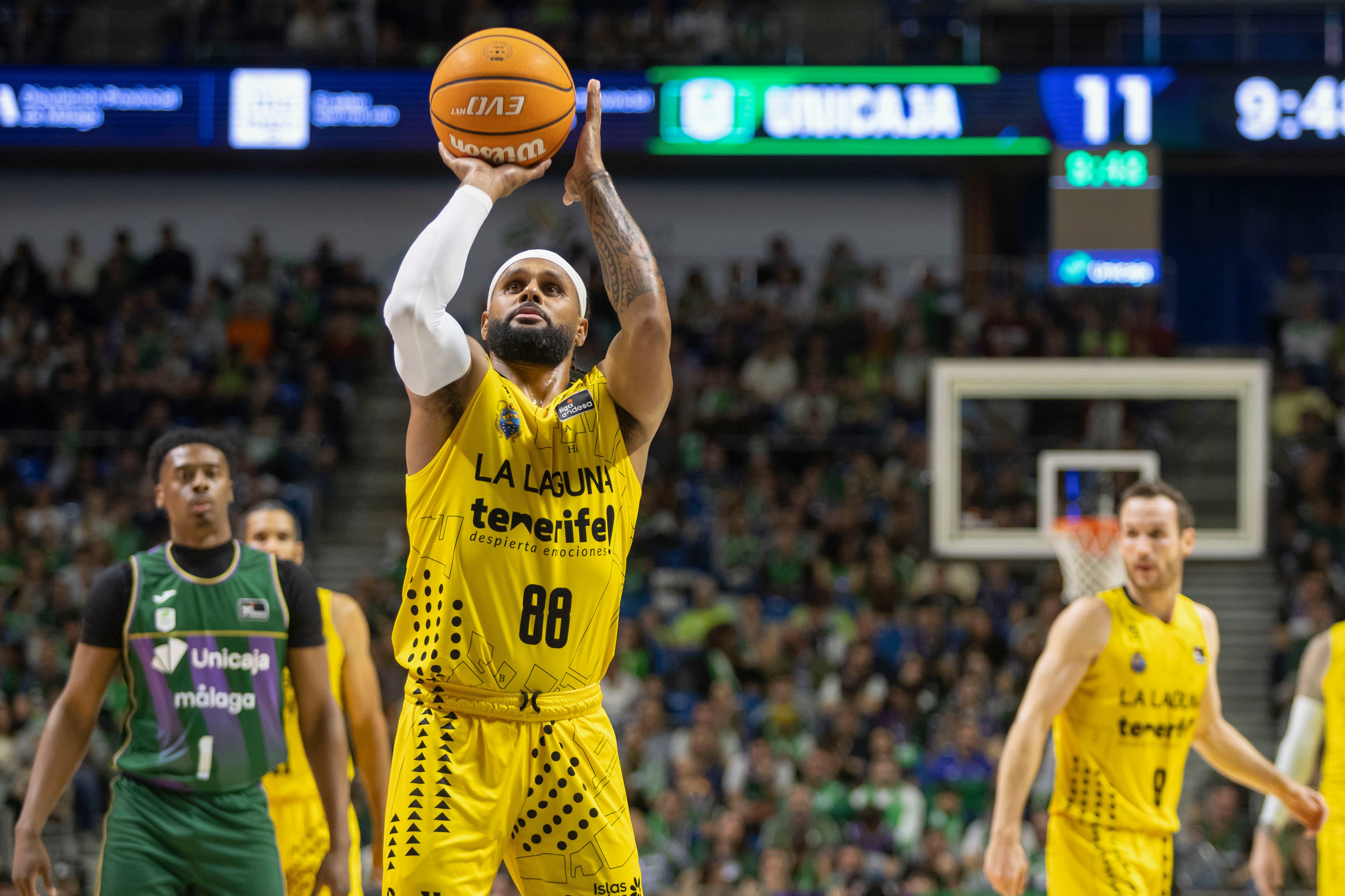 MÁLAGA, 21/03/2026.-El jugador de La Laguna Tenerife y ex NBA Patty Mills durante el partido de la jornada 23 de la Liga Endesa entre el Unicaja y  La Laguna Tenerifeen el Palacio de los Deportes José María Martín Carpena.- EFE/ Álvaro Cabrera