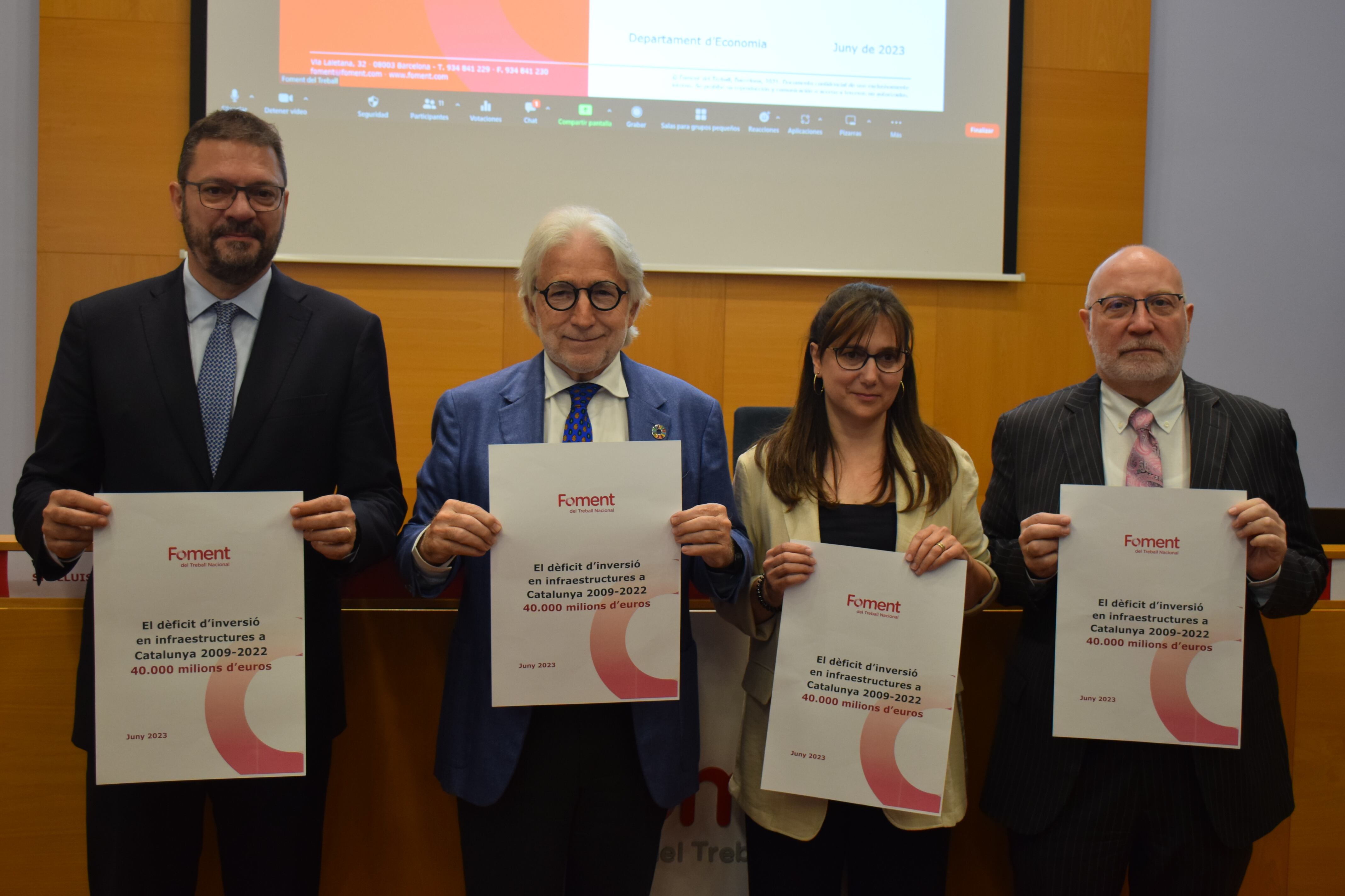 D'esquerra a dreta, Lluis Moreno, president de la Cambra de Contractistes d'Obres de Catalunya, Josep Sánchez Lllibre, Anna Cornadó i Salvador Guillermo de Foment del Treball.