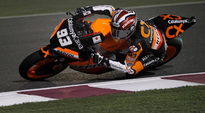 El español se ha caído en su debut en Moto2 durante el Gran Premio de Qatar