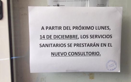 Cartel anunciador del traslado