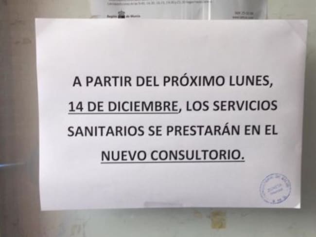 Cartel anunciador del traslado